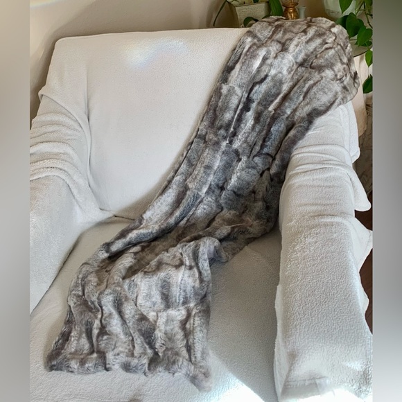 Z Gallerie Other New Z Gallerie Faux Fur Long Throw Gray Lining